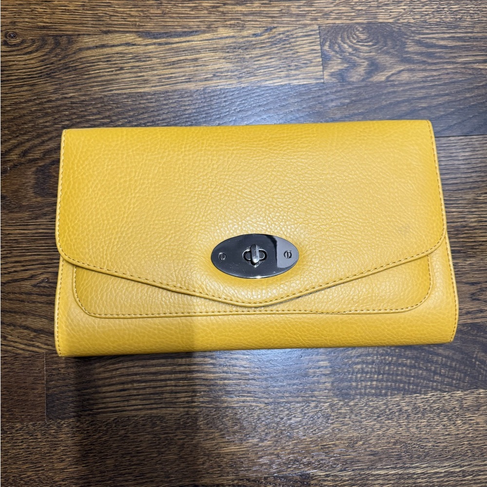Yellow Clutch, 13’x8’